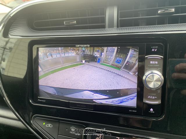 駐車時に安心のバックモニター付き。 トヨタ アクア