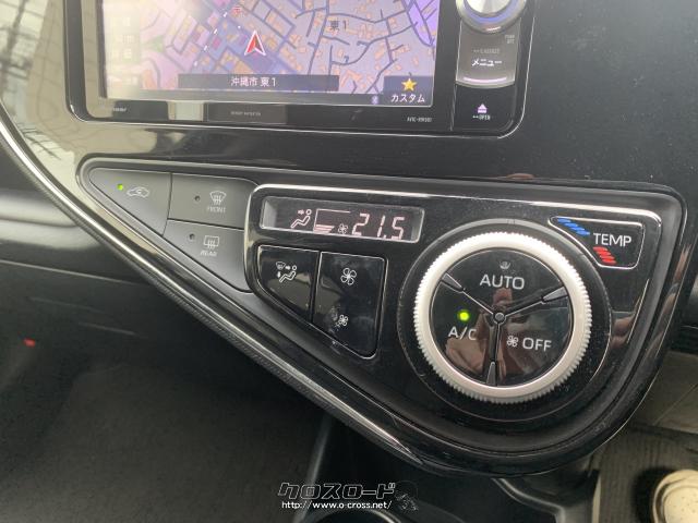 エアコンの操作パネル。 トヨタ アクア