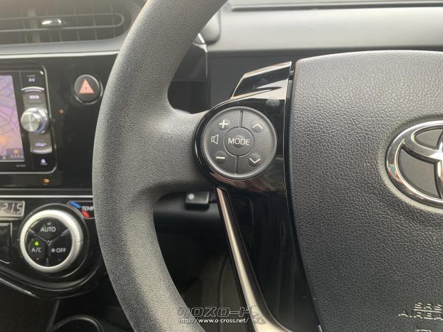 ステアリング左側にはオーディオ操作スイッチが配置されています。 トヨタ アクア