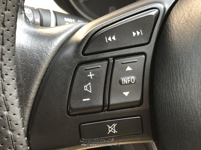 ステアリング左側にはオーディオ操作スイッチが配置されています。 マツダ CX-5