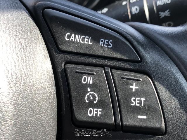 右側にはクルーズコントロールの操作スイッチが配置されています。 マツダ CX-5