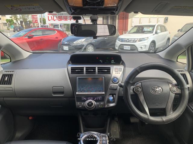 シフトノブ、コンソールスイッチプレートなどはダークシルバー、 トヨタ プリウスα