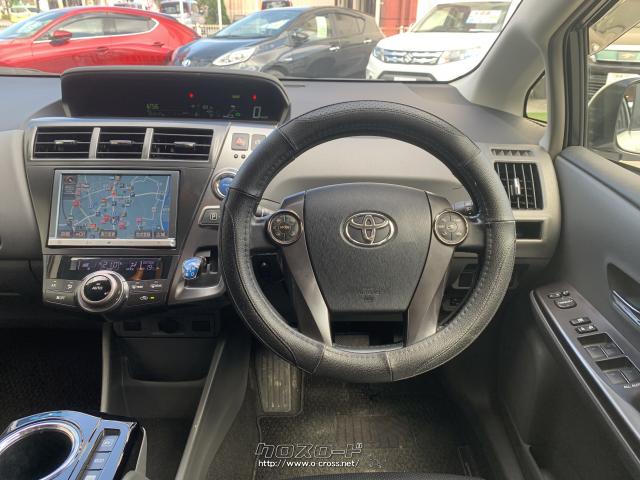 インサイドドアハンドルはメッキ加飾を施すことで、黒基調の内装に落ち着きある光沢感を付与。 トヨタ プリウスα