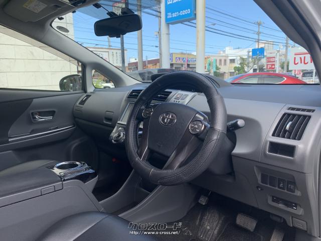 シートやドアトリムには特別設定色ブラックを採用。 トヨタ プリウスα