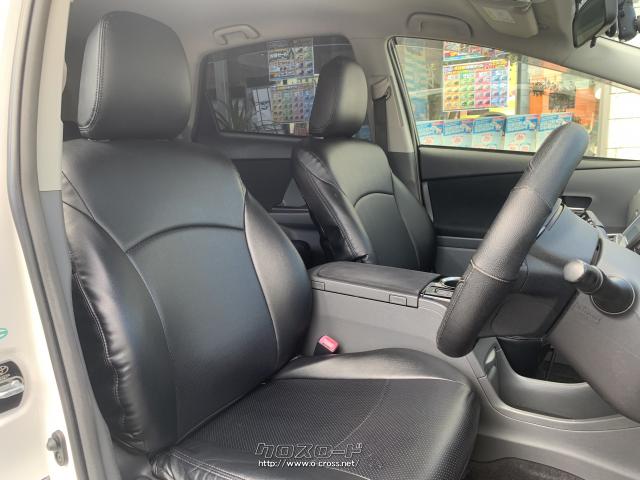 レザー調シートカバー。 トヨタ プリウスα