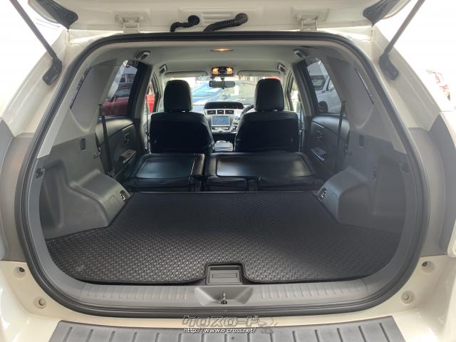 後席を倒す事で大きな荷物を積み込むことができます。 トヨタ プリウスα