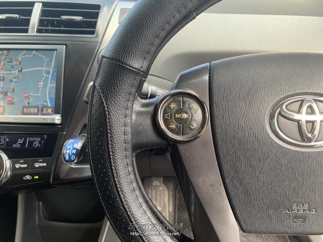 ステアリング左側にはオーディオ操作スイッチが配置されています。 トヨタ プリウスα