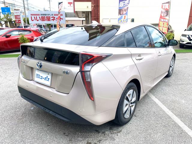 98馬力を発生する1.8L 水冷直列4気筒DOHCエンジンに、72馬力のフロントモーター、7.2馬力のリヤモーター(E‐Four)を搭載。 トヨタ プリウス