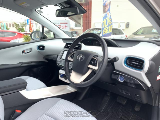 ライトグレーを基調としたおしゃれなインテリア。 トヨタ プリウス