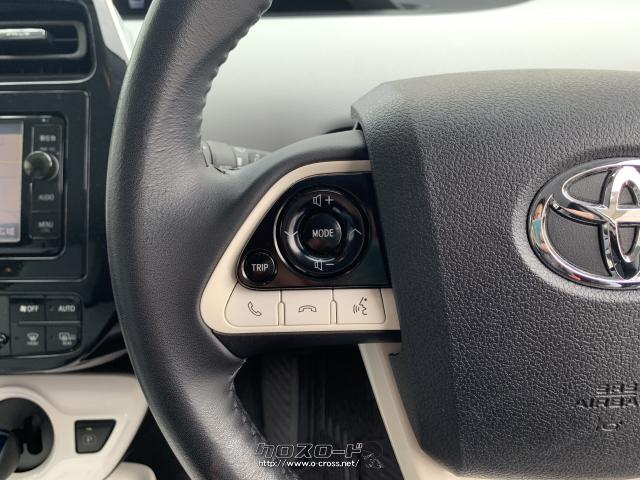 ステアリング左側にはオーディオ操作スイッチが配置されています。 トヨタ プリウス