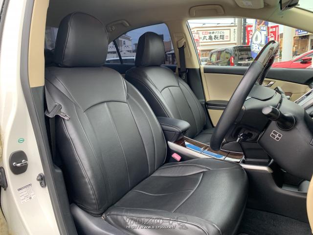 レザー調シートカバー付きで高級感を演出。 トヨタ SAI