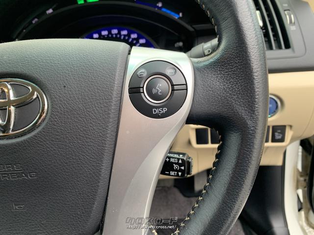 右側にはメーターディスプレイの操作スイッチとクルーズコントロールのレバースイッチが配置されています。 トヨタ SAI