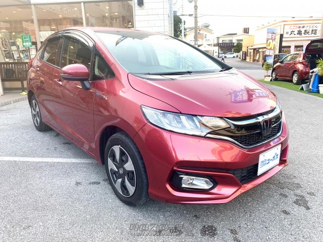 走行状況に応じてエンジンとモーターを接続・切断することで、モーターのみのEVドライブ、エンジンとモーターのハイブリッドドライブ、エンジンのみの「エンジンドライブ」という3つの走行モードを自動的に選択。 ホンダ フィットハイブリッド