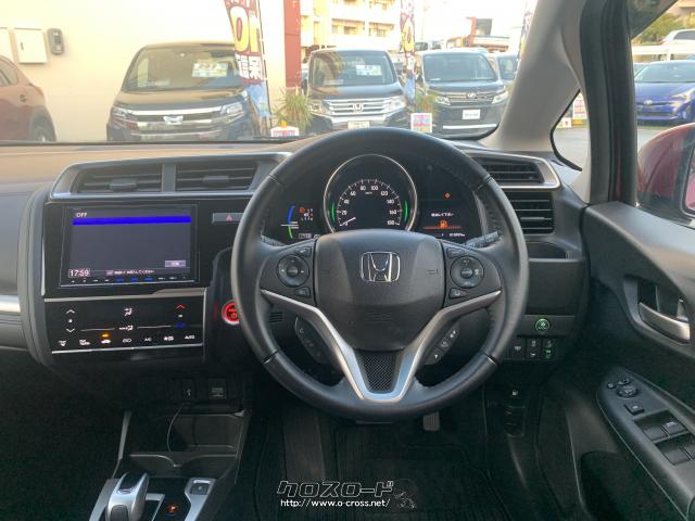 「VSA(車両挙動安定化制御システム)」や「ヒルスタートアシスト機能」に加え、急ブレーキ時に後続車へ注意を促す「エマージェンシーストップシグナル」を標準装備。 ホンダ フィットハイブリッド