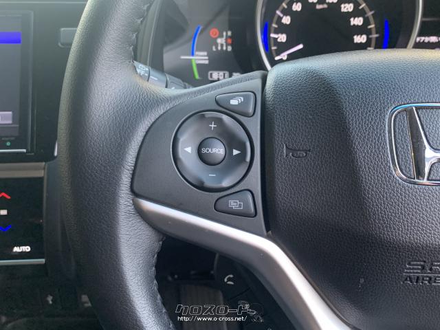 ステアリング左側にはオーディオ操作スイッチが配置されています。 ホンダ フィットハイブリッド