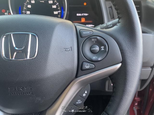 右側にはクルーズコントロールの操作スイッチが配置されています。 ホンダ フィットハイブリッド