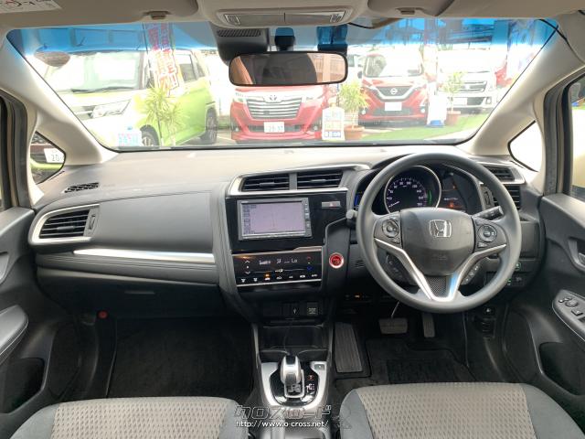 黒を基調としたインテリアは落ち着きのある印象に。 ホンダ フィットハイブリッド