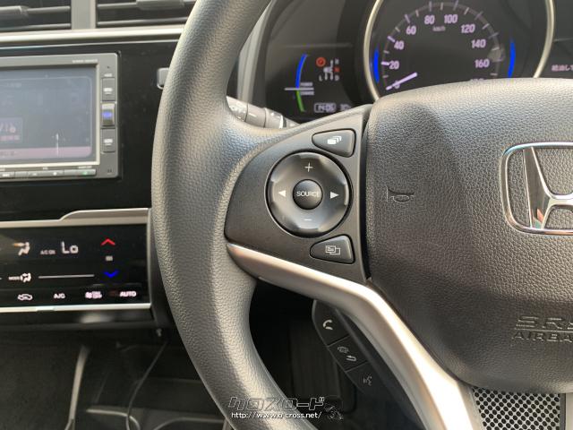 ステアリング左側にはオーディオの操作スイッチが配置されています。 ホンダ フィットハイブリッド