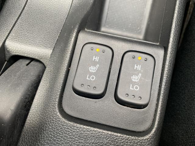 「運転席&助手席シートヒーター」 ホンダ フィットハイブリッド