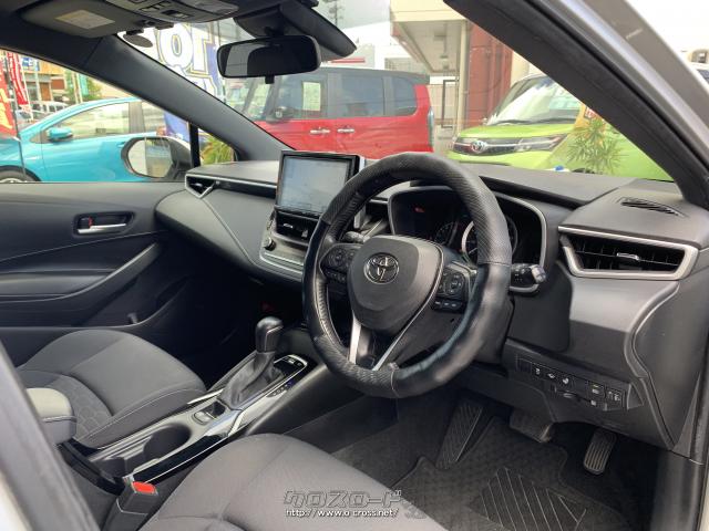 シルバー加飾とブラックパネル構成で統一した。 トヨタ カローラスポーツ