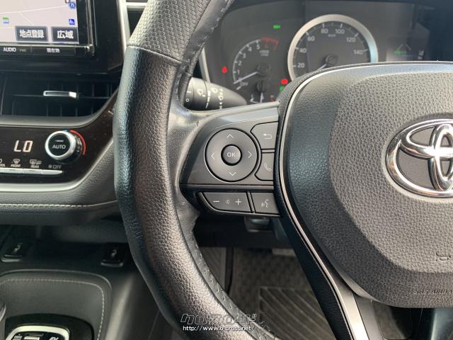 ステアリング左側にはオーディオ操作スイッチが配置されています。 トヨタ カローラスポーツ