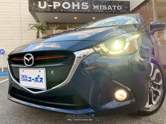 鋭い瞳に見立てたLED4灯ヘッドランプと、立体的なシグネチャーウイングで、端正ながら生き生きとした表情と生命感あふれる造形を実現。 マツダ デミオ