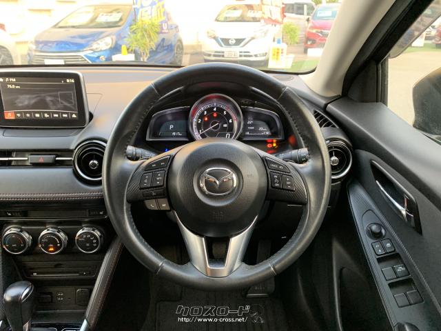 使用感の少ない革巻ステアリングは比較的綺麗な状態を保っています。 マツダ デミオ