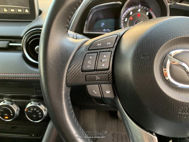 ステアリング左側にはオーディオの操作スイッチが配置されています。 マツダ デミオ