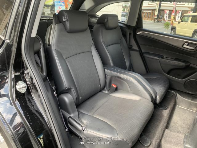 セカンドシートはリクライニングチェア並みに座りやすい。 ホンダ ジェイド