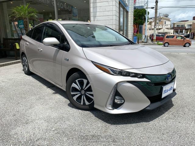 ハイブリッドシステムの効率化によりEV走行距離を68.2kmに拡大、EV走行最高速度も135km/hとし、電気のみで走行できる領域を拡大。 トヨタ プリウスPHV