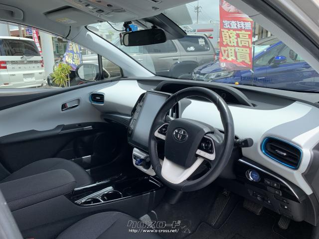 運転席からの視界も広く女性の方でも運転しやすい設計に。 トヨタ プリウスPHV