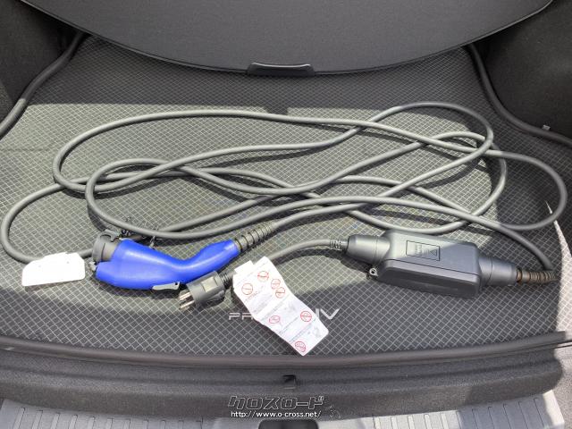 充電ケーブルも完備。 トヨタ プリウスPHV