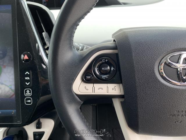 ステアリング左側にはオーディオの操作スイッチが配置されています。 トヨタ プリウスPHV