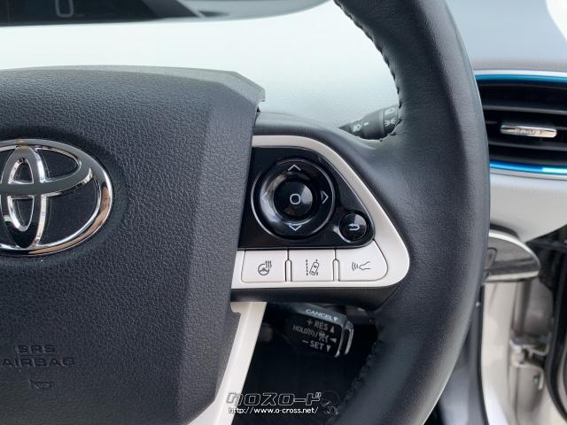 右側にはレーダークルーズコントロールの操作スイッチが配置されています。 トヨタ プリウスPHV