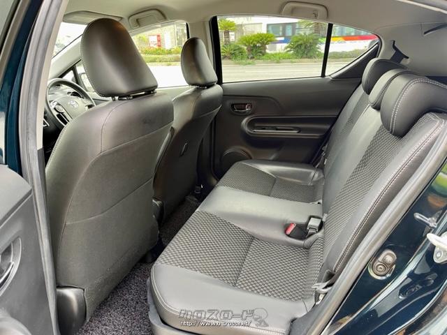 三人座れる後部座席。 トヨタ アクア