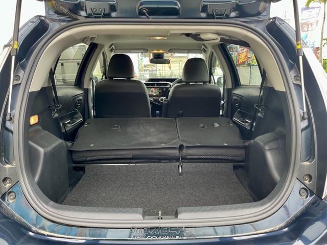 後部座席を倒せばかなり広めなラゲッジスペースが生まれ トヨタ アクア