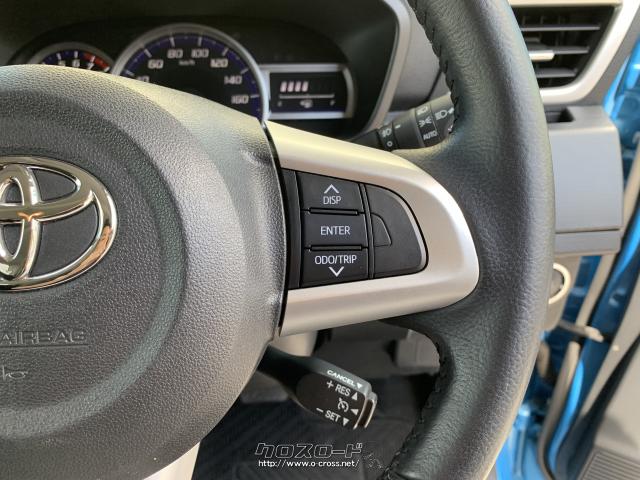 右側にはメーターディスプレイの操作スイッチとクルーズコントロールの操作レバーが配置されています。 トヨタ ルーミー