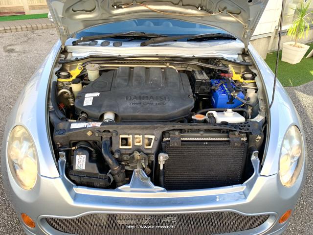 エンジンルームにはタワーバーが取付けされておりボディー剛性アップ。 ダイハツ コペン