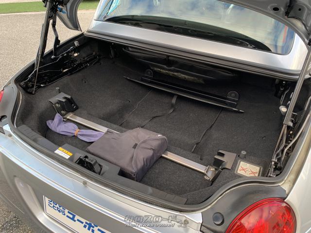 ラゲッジスペースにもタワーバーが取付けされています。 ダイハツ コペン