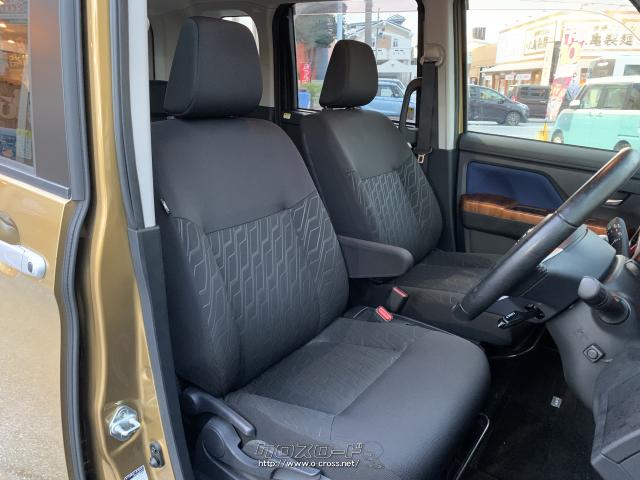 運転席にはシートリフターが装備されています。 トヨタ タンク