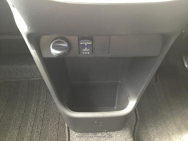 USBソケット有り! ダイハツ ムーヴキャンバス