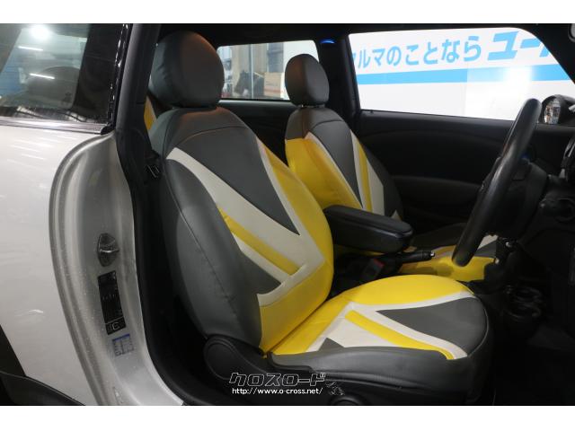 ホールド性と快適性を兼ね備えたフロントシート ミニ ミニ