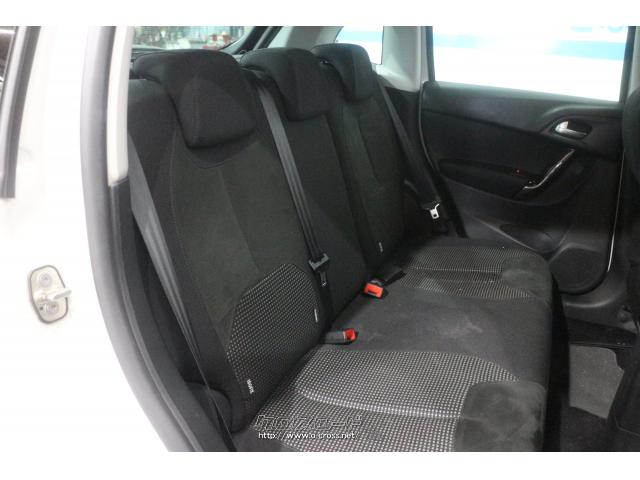 リアシートも広々快適 シトロエン C3