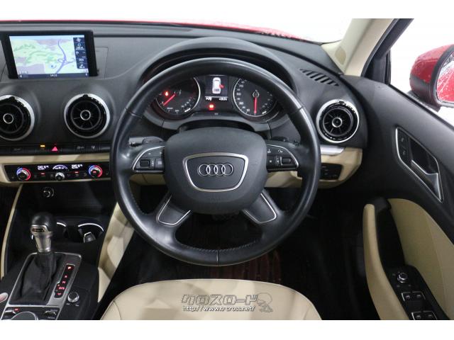 低い位置に装着されたメーターパネルと、ドライバー方向に向けてオフセットされたセンターコンソールとがあいまって、まるで浮き上がった様なダイナミックな印象を与え、エレガントかつ軽快で清潔感溢れるデザインに アウディ A3