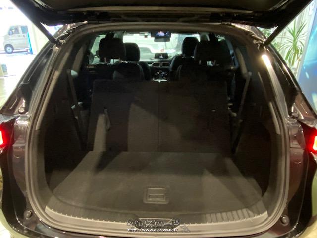 3列目シートを倒せばトランクフロアも広々使えます マツダ CX-8