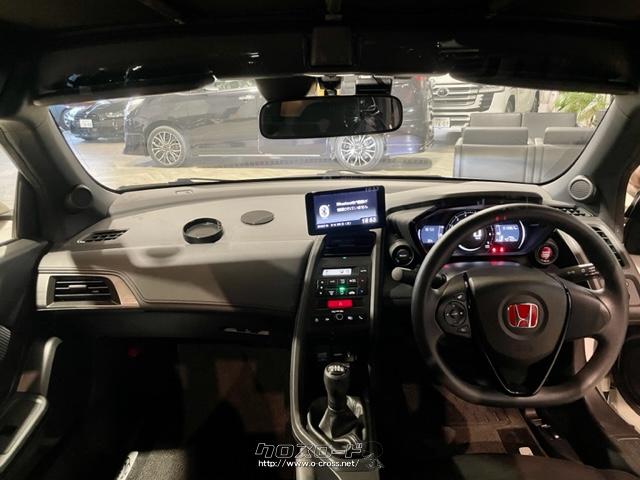 スポーツファブリックシートが標準の「B(ベータ)」 ホンダ S660