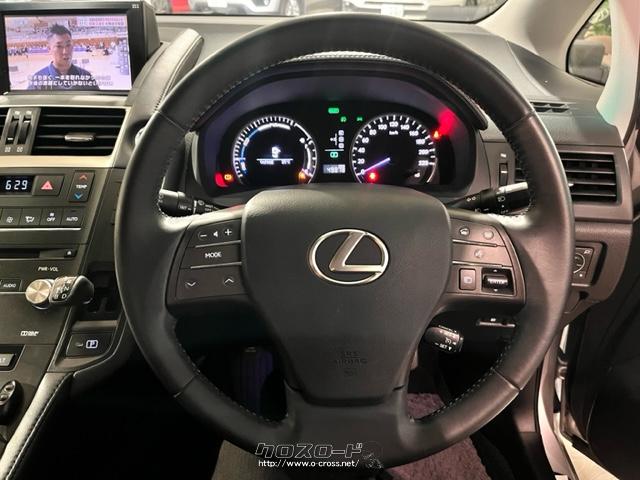 ハイブリッドシステムの制御の見直しや充電効率の改良などにより燃費を向上させ、20.6km/L(JC08モード走行燃費)を実現 レクサス HS