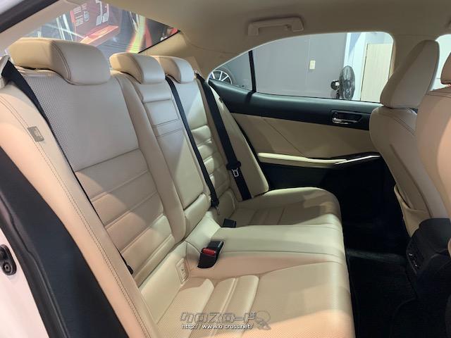 後席も広々快適です レクサス IS