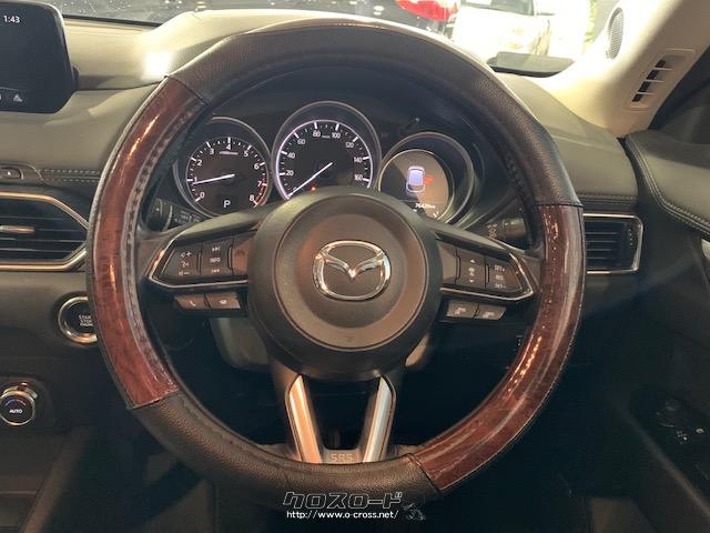 ドライバーを中心に操作機器や計器類を左右対称に配置 マツダ CX-5