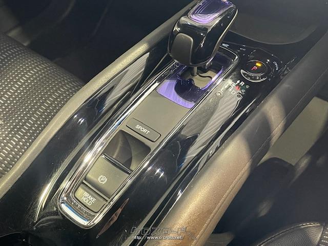 スイッチを軽く引き上げるだけで作動する電子制御パーキングブレーキ、オートブレーキホールド機能を装備。 ホンダ ヴェゼル